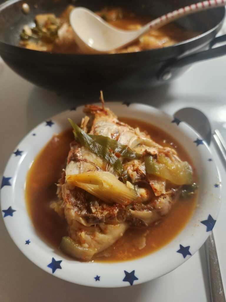직접 잡아온 싱싱한 참돔으로 끓인 시원하고 칼칼한 매운탕