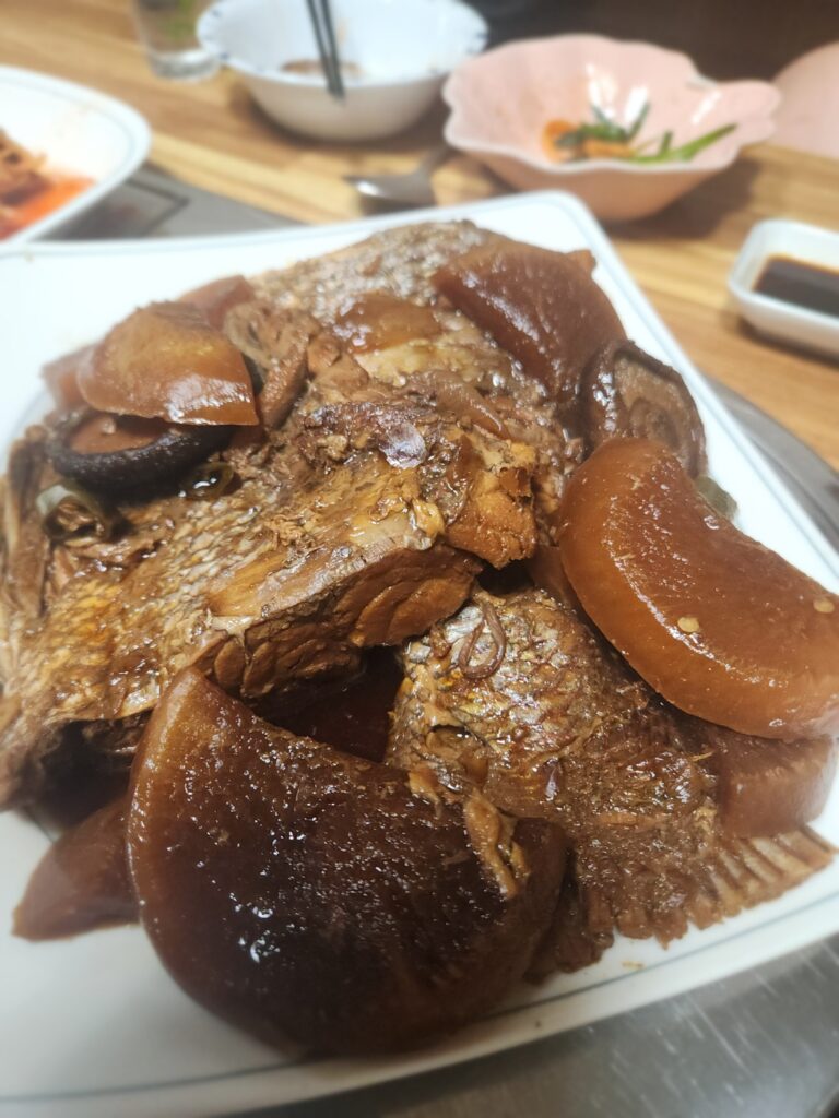 제철 참돔 나머지 반으로 만든 조림