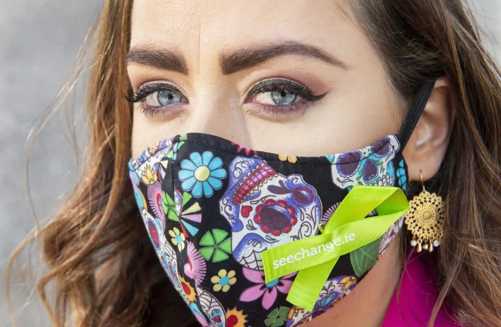 그린 리본 착용