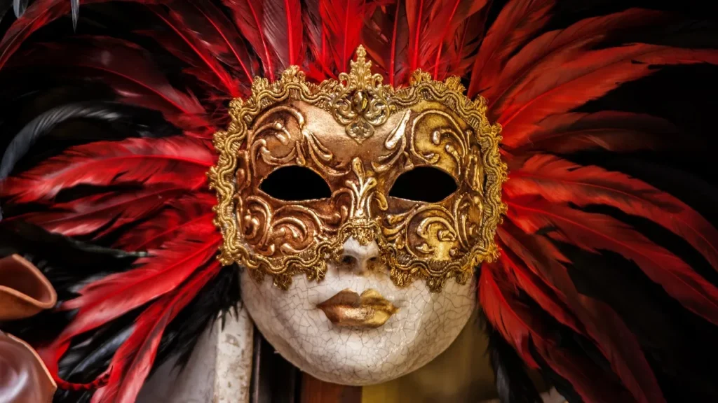 마스크 뒤에 숨은 얼굴